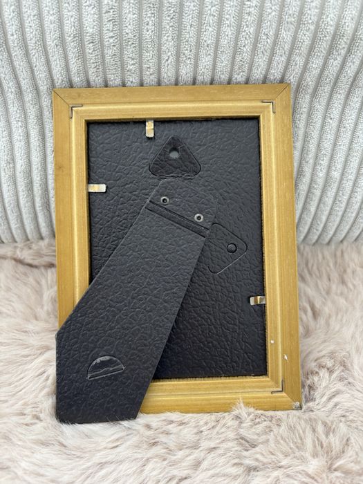 Złota drewniana ramka na zdjęcie