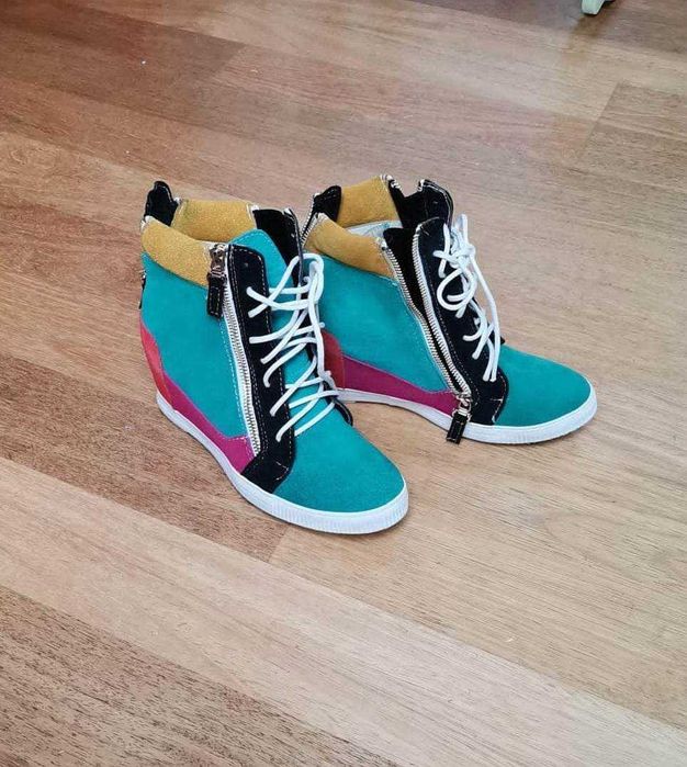 buty kolorowe na koturnie 37