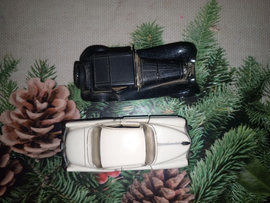 Модельки автомобілів з журналів 2 штуки Jaguar і інш.