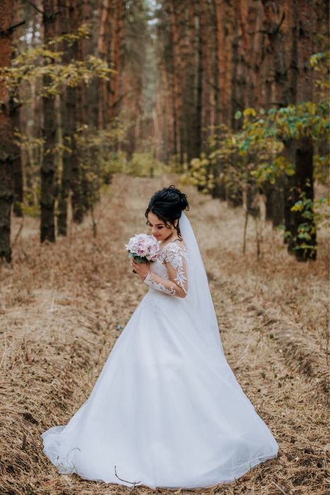 Сукня весілля з фатою