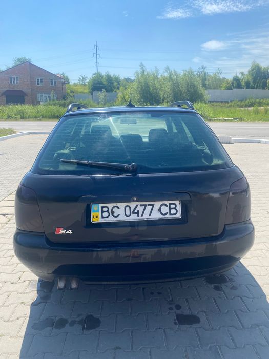 Автомобіль Audi A4