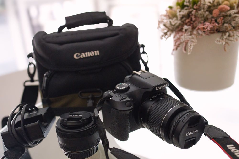Canon 1300D + 18-55mm + 50mm 1.8 + Bolsa