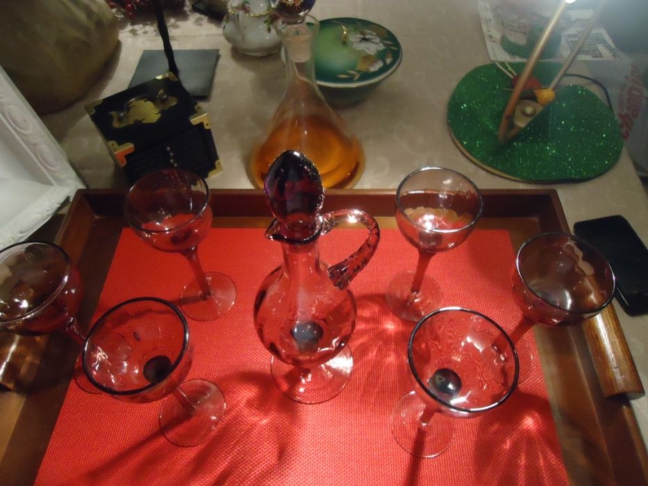 Garrafa e 6 Copos de Vidro Violeta