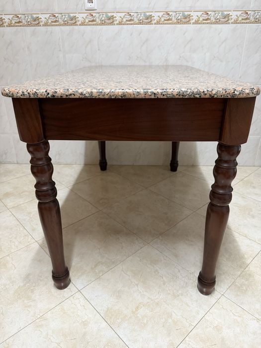 Mesa de Cozinha em Madeira com Tampo em Granito, 2 gavetas