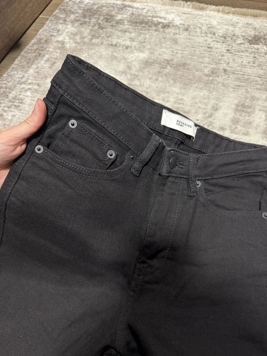 Чорні скіні джинси від rezerved