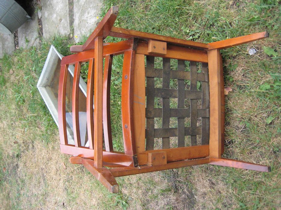 Два деревянные кресла из мебельного гарнитура. Румыния .60-е г. ХХ в.