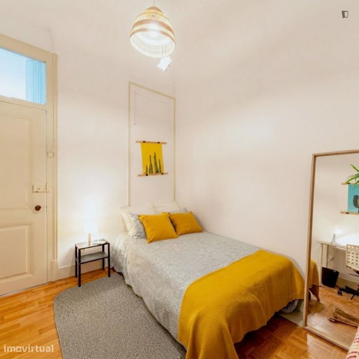 Quarto - localizado em Campo de Ourique Lisbon