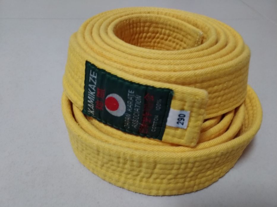 Cinto amarelo de Karate marca Kamikaze (encurtado)