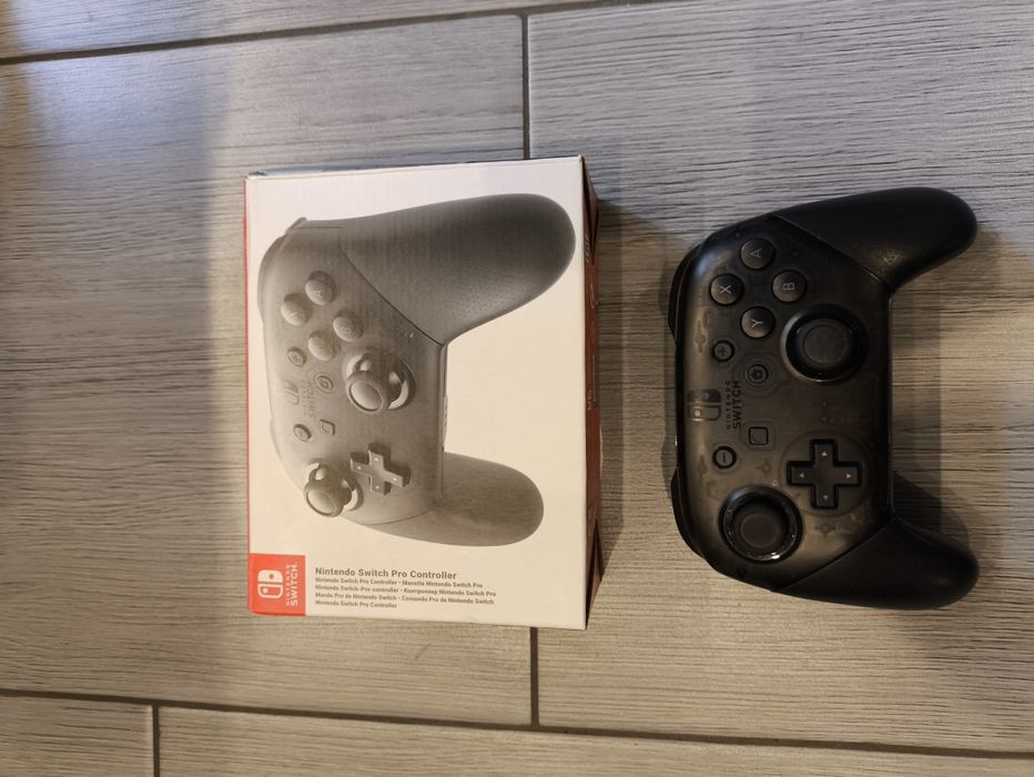 Nintendo Switch + Pro Controller 黒　セット Nintendo Switch Pro Controller + USB C Cable, Black - CeX