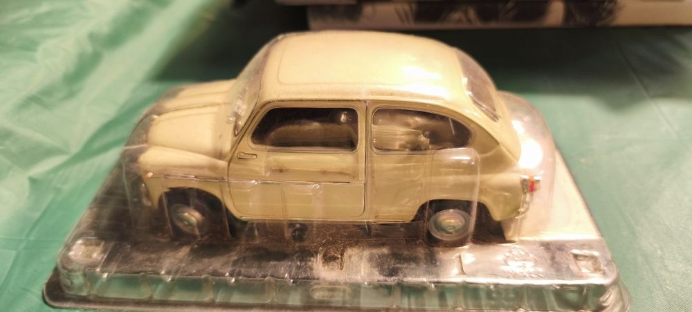 Miniatura Carro de coleção SEAT 600D 1966