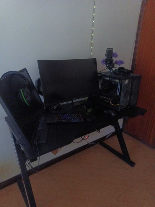 Mesa / Secretaria Gaming BERGNER BGEU-A137 (Carbono - 60x120x72 cm)