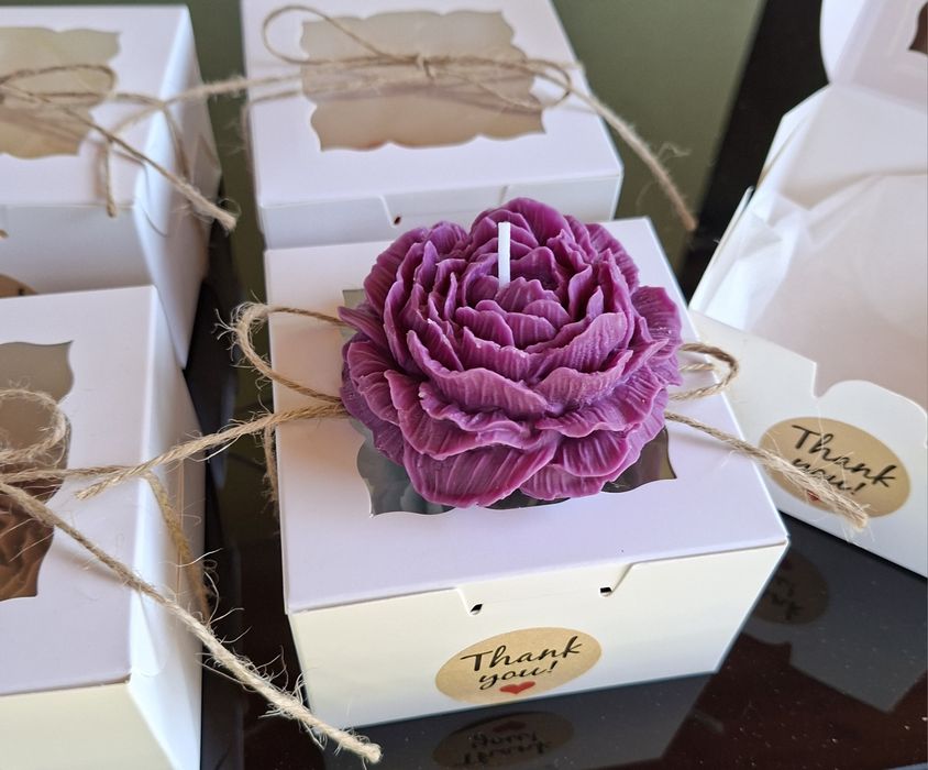 Ręcznie robione świeczki sojowe w kształcie kwiatów na zamówienie