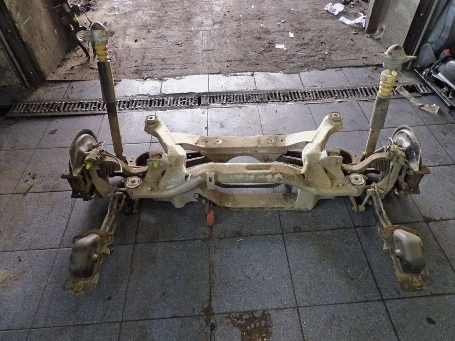 VW PASSAT B6 2.0FSI 4X4 OŚ TYLNA BELKA