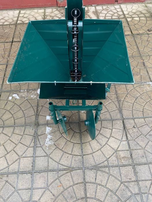 Картофлесажалка для мотоблока