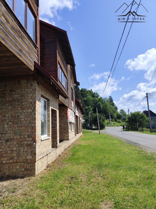 Продаж будинку під комерційну діяльність у с. Шешори неподалік річки