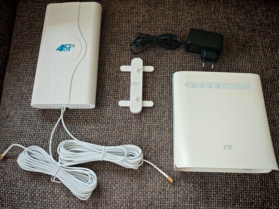 Router ZTE MF286D z dodatkowa antena wzmacniająca sygnał GSM 4G LTE