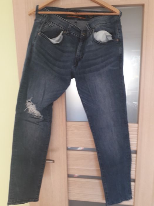 Spodnie jeans.  (36)