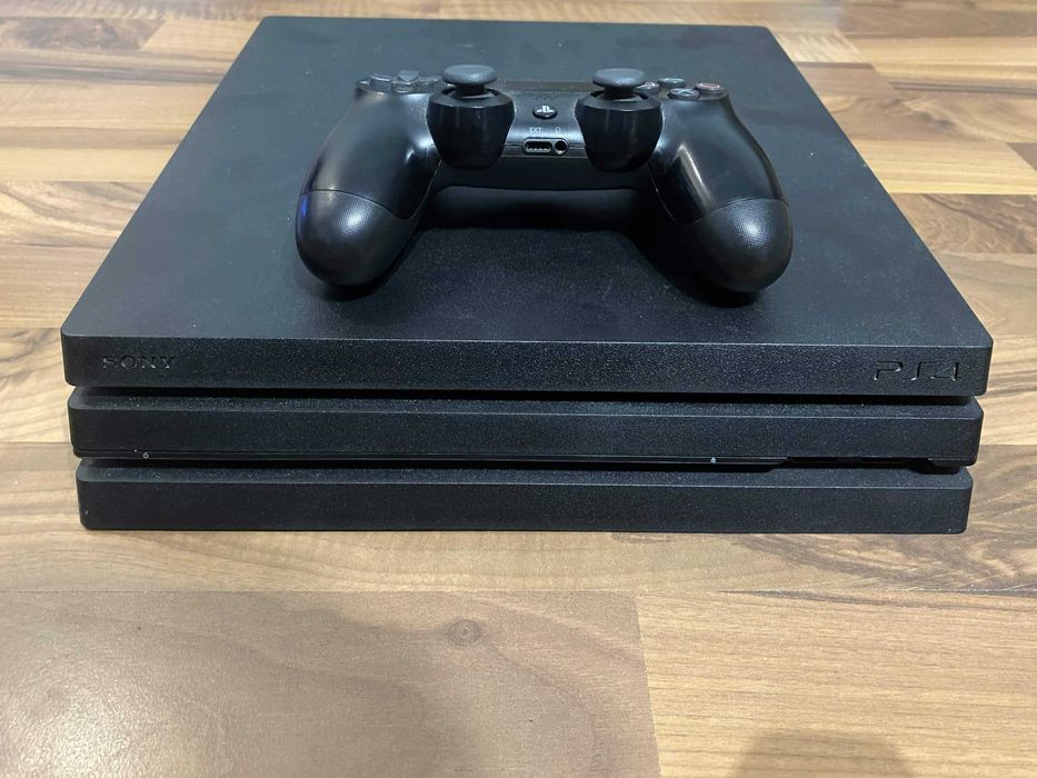 sprzedam konsole ps4 pro + kontroller