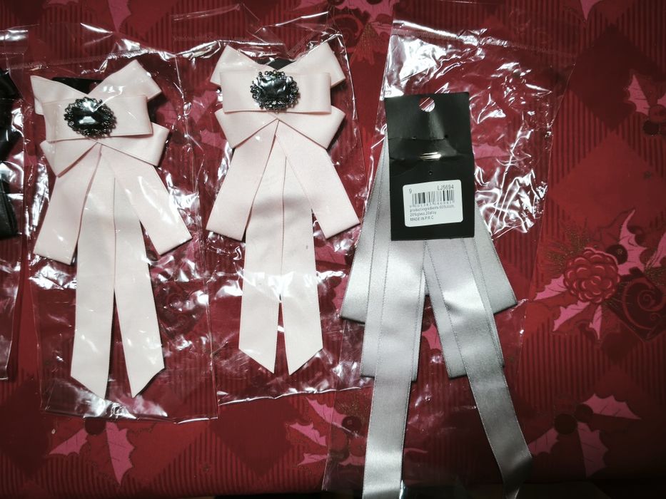 Broche gravata tecido cristal