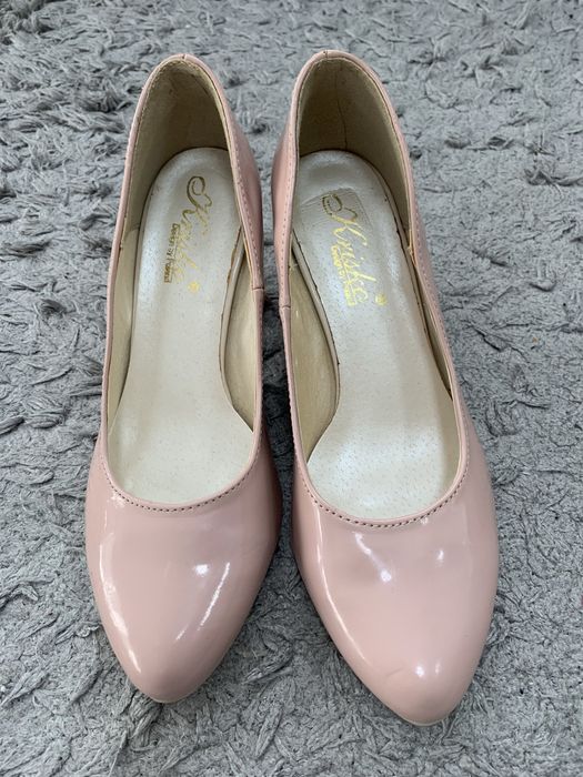 Buty damskie na obcasie 36