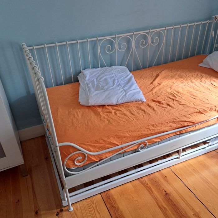 Cama Ikea em metal + cama para visita! + colchão