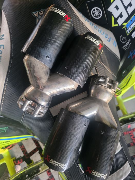 Ponteiras duplas  akrapovic para venda