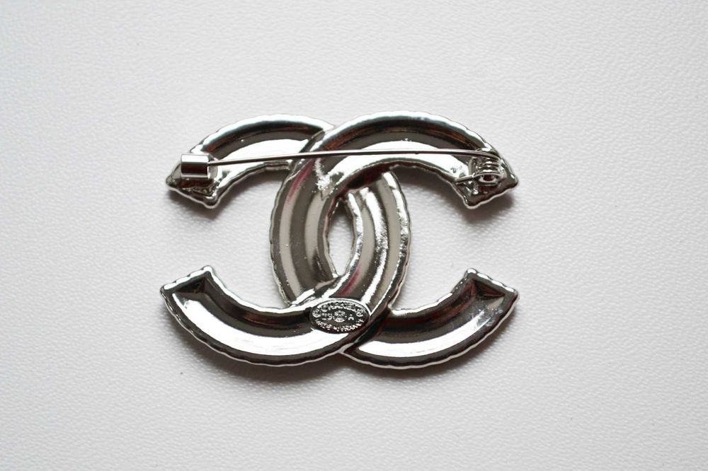 Роскошная брошь черно - белая брошка  Chanel