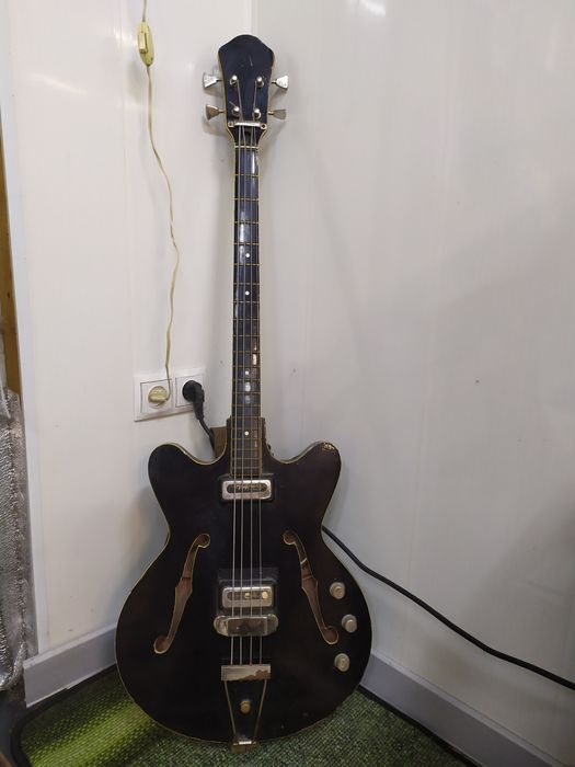 Басс електро гітара Орфей