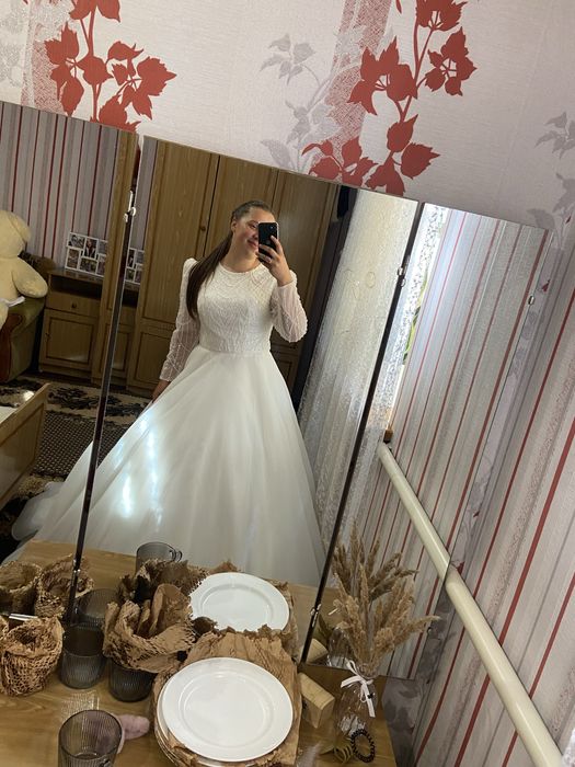 Продам Дуже Гарну Весільну сукню