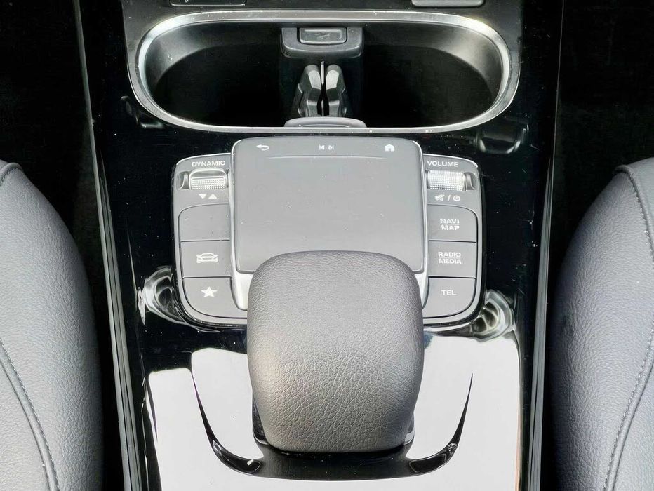 Mercedes CLA      2022