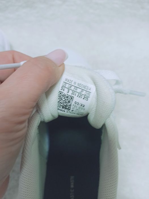 Оригінал ADIDAS 35.5 розмір, устілка 23 см кросівки для хлопчика