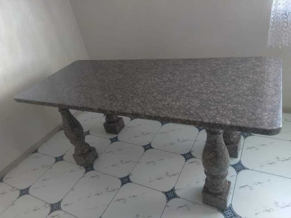 Вироби з граніту (пам'ятники, сходи,балясини,вази,лампадки та ін.)