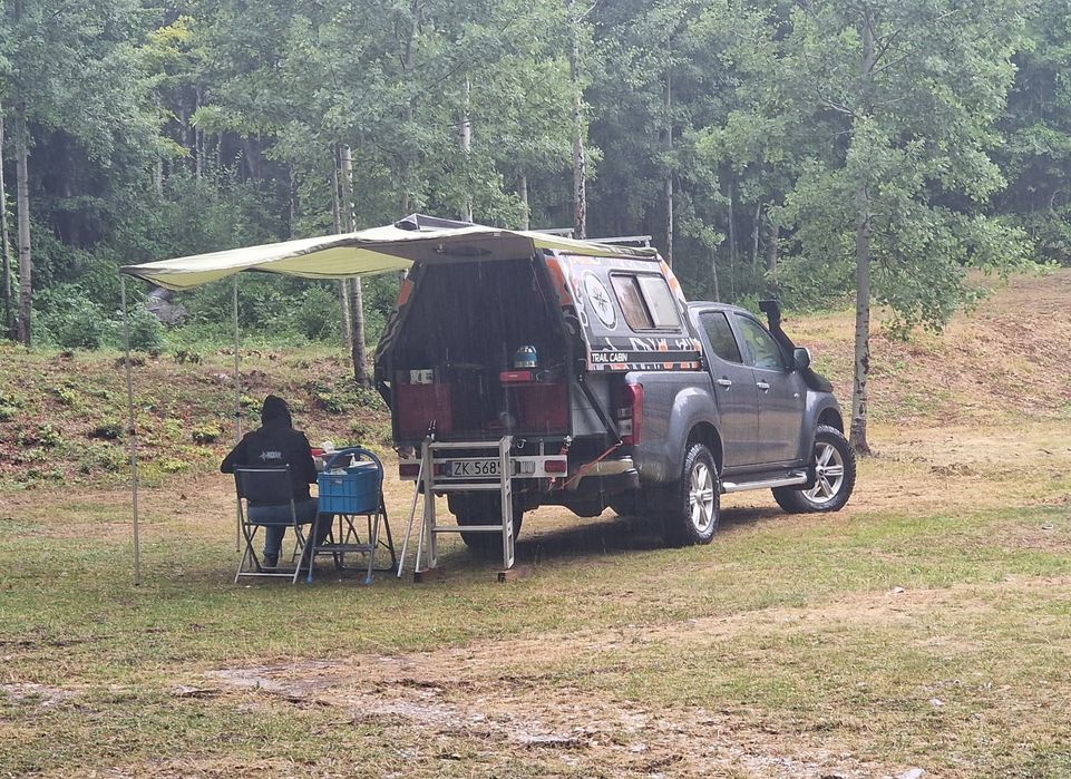 Zabudowa kamperowa pickup Isuzu d-max hilux