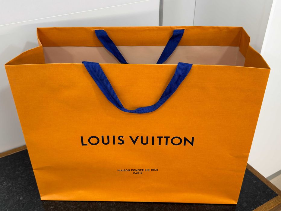 Louis Vuitton - Caixa + Saco