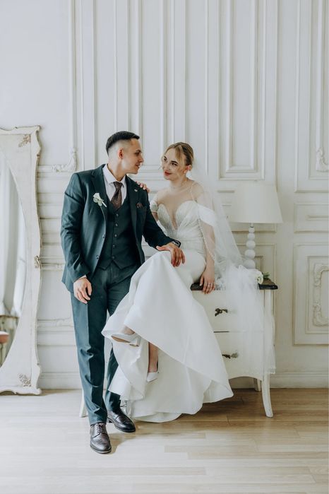 Продам весільну сукню