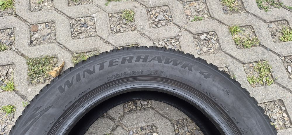 205/60r16 92H  Firestone Winterhawk 4 z 2023r ładne.