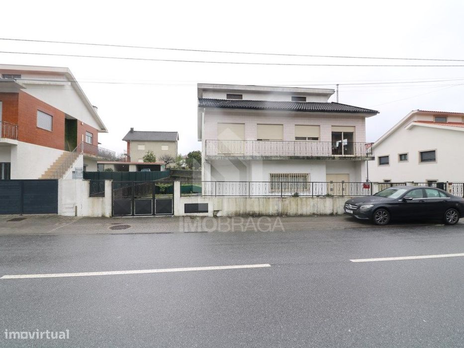 Arrendamento de Andar Moradia T3 situado em Nossa Senhora do Amparo...