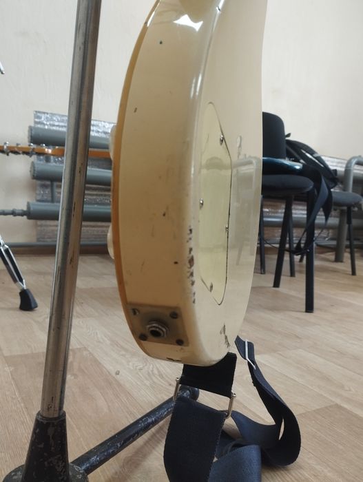 Електрогітара Legend і процесор Korg AX5G