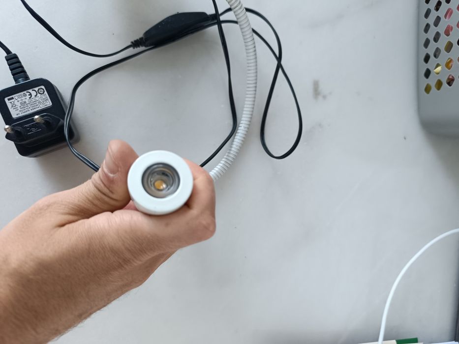 Candeeiro LED com mola