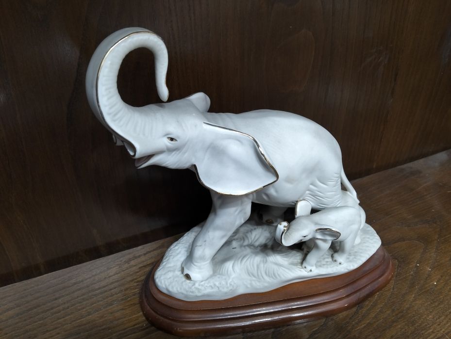 Elefante decorativo com pedra