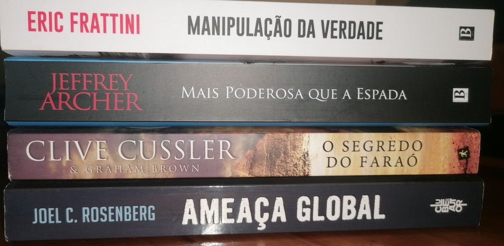 Vários Livros de autores, em bom estado e sem dano.
