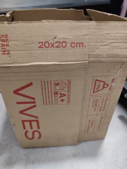 Hiszpańskie płytki ceramiczne Vives 20x20