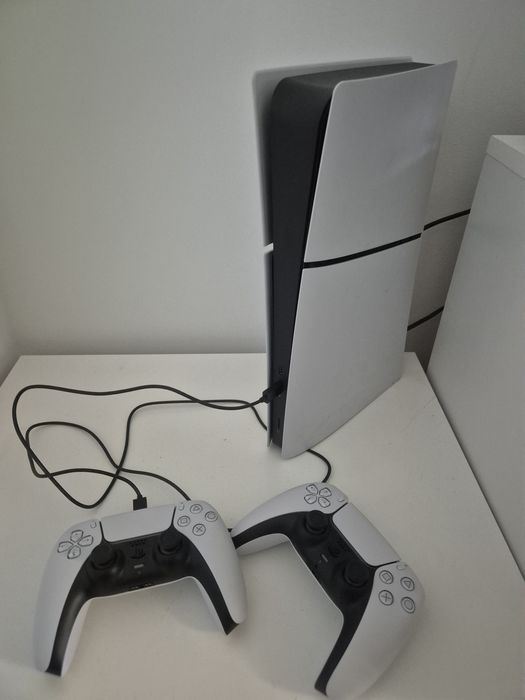 PlayStation 5 digital stan idealny +2 pady.