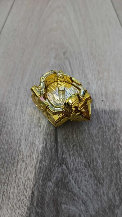 Złoty pojazd super zings