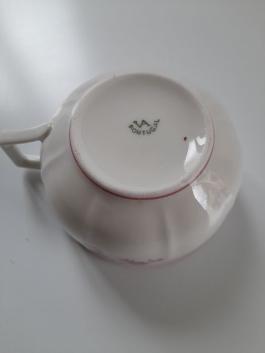 Chávena de porcelana

- Borda c