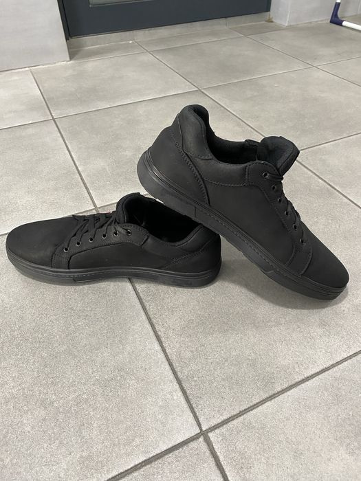 Продам кеди Levi’s з натуральної шкіри