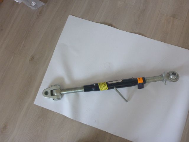 Łącznik Górny centralny śruba / Case Valtra Steyr New Holland