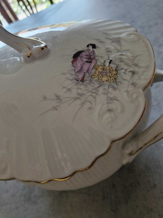 Terrina e prato de bolo de colecção Família Rose da Vista alegre