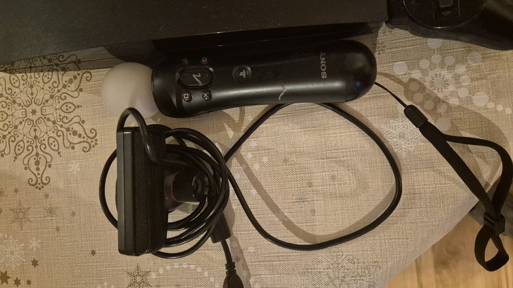 Sprzedam konsole ps3 z grami i ps move