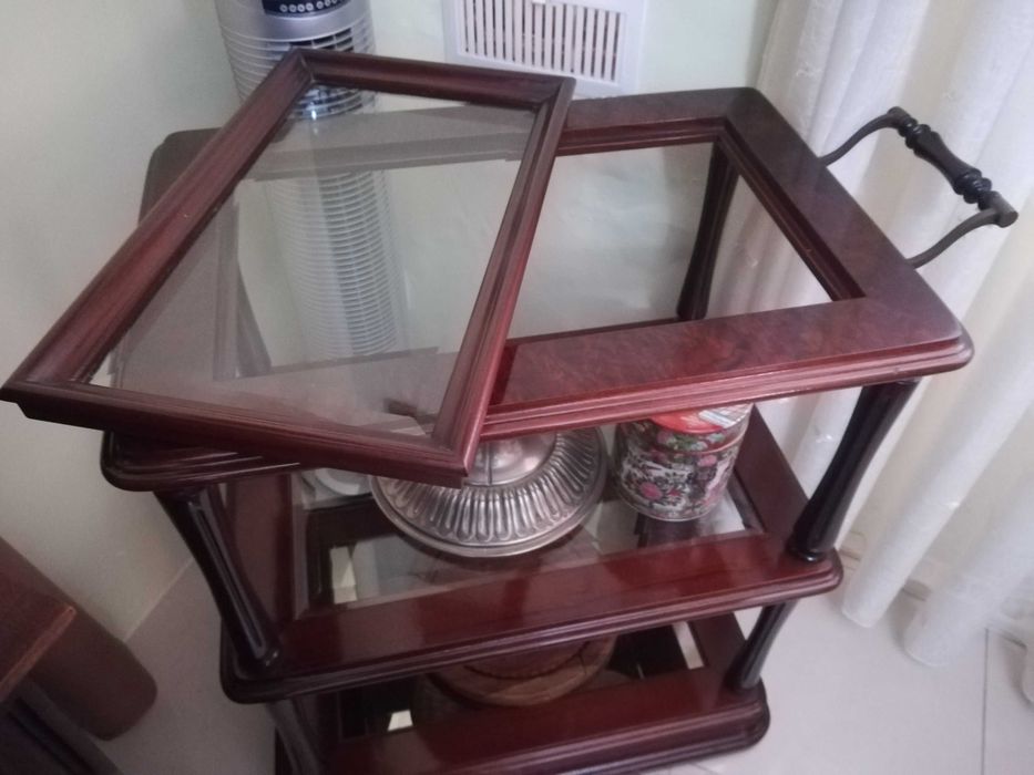 carrinho de chá em raiz de nogueira